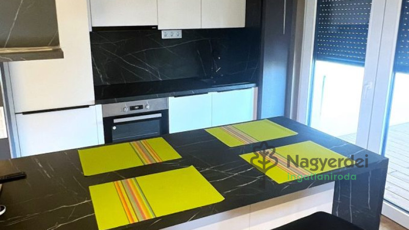 Debrecen, Sestakert, Lakás, tégla lakás  