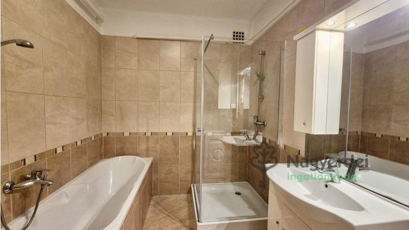 Debrecen, Nagyerdő, Lakás, tégla lakás  