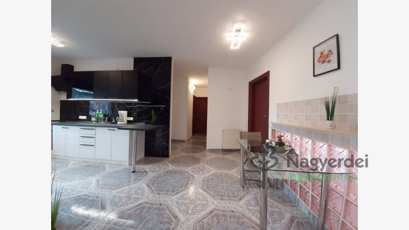 Debrecen, Nagyerdő, Lakás, tégla lakás  