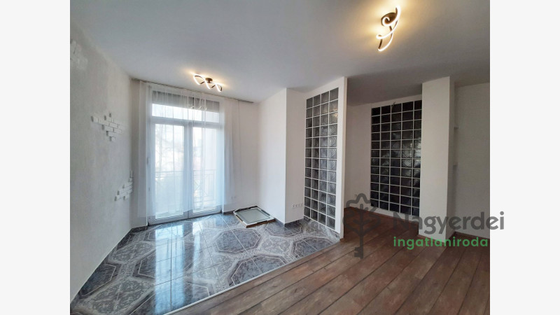 Debrecen, Nagyerdő, Lakás, tégla lakás  