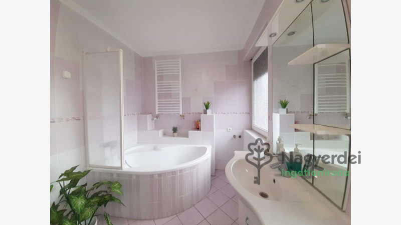 Debrecen, Nagyerdő, Lakás, tégla lakás  