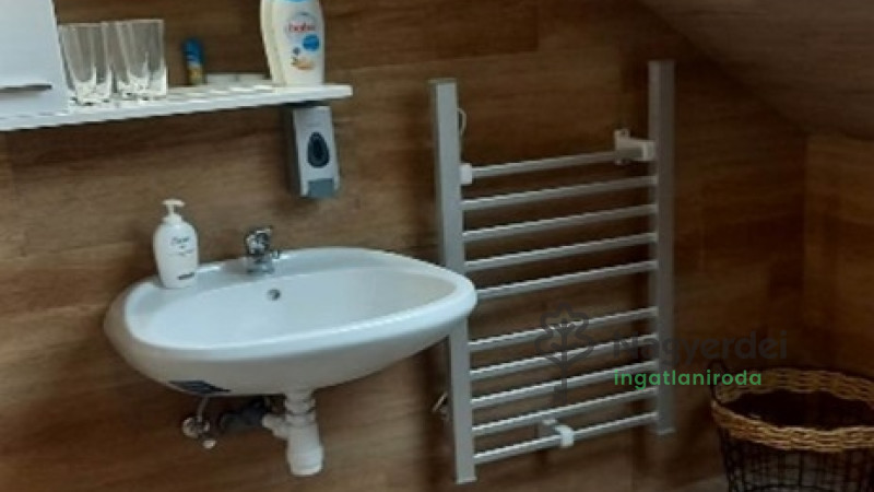 Váncsod, Kereskedelmi ingatlan, panzió  