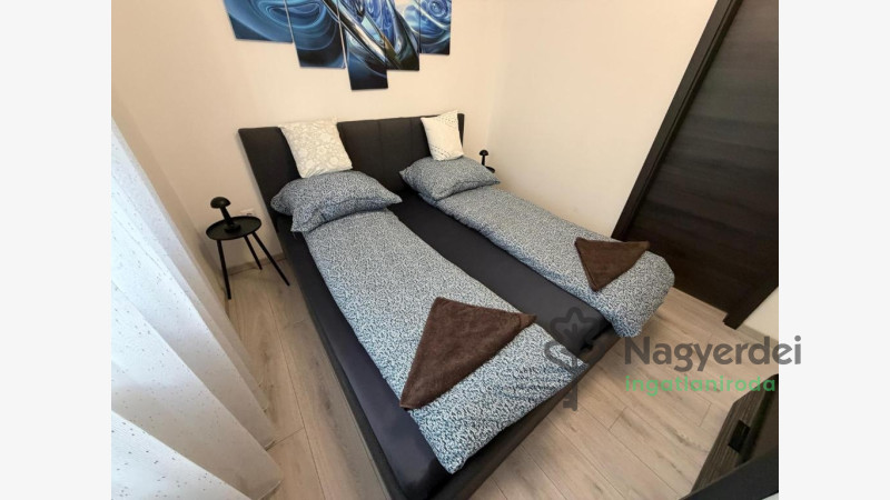Hajdúszoboszló, Lakás, tégla lakás  