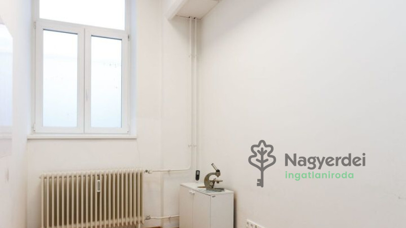 Debrecen, Belváros, Üzlethelyiség, nem üzletközpontban  