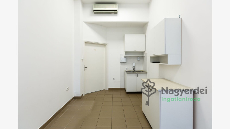 Debrecen, Belváros, Üzlethelyiség, nem üzletközpontban  