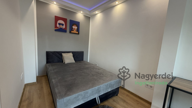 Debrecen, Nagyerdő, Lakás, csúsztatott zsalus  