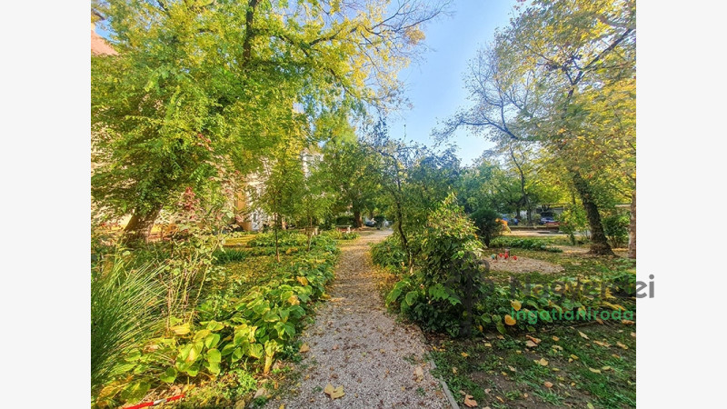 Debrecen, Wesselényi lakótelep, Lakás, tégla lakás  