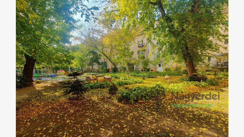 Debrecen, Wesselényi lakótelep, Lakás, tégla lakás  