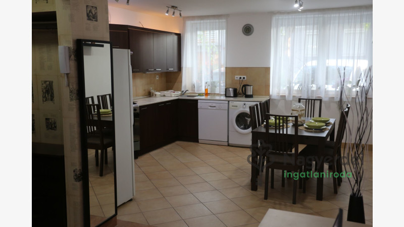 Debrecen, Óváros, Lakás, tégla lakás  