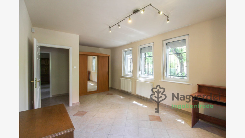 Debrecen, Nagyerdőalja, Lakás, tégla lakás  