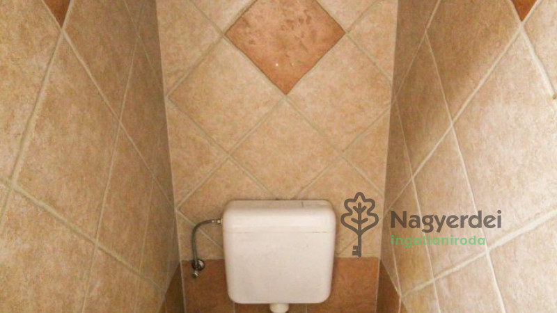 Debrecen, Nagyerdőalja, Lakás, tégla lakás  