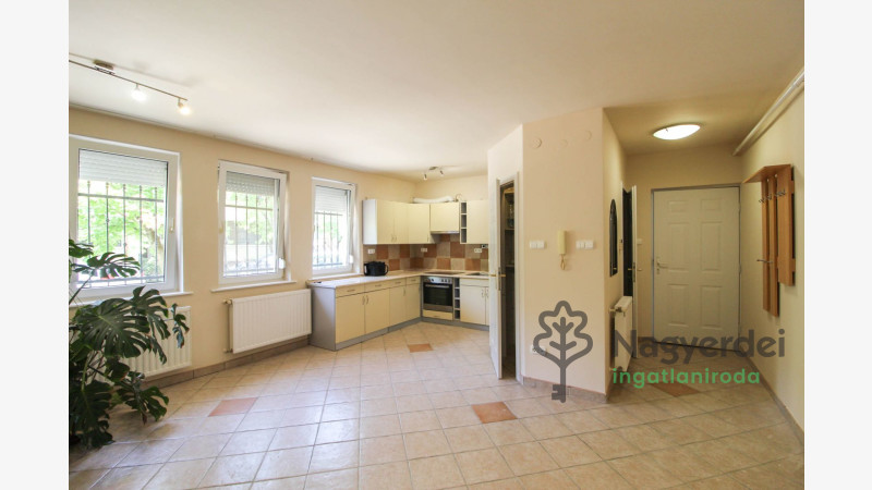 Debrecen, Nagyerdőalja, Lakás, tégla lakás  