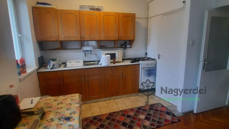 Debrecen, Nagyerdő, Lakás, tégla lakás  