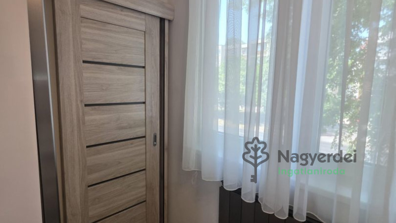 Debrecen, Lakás, tégla lakás  