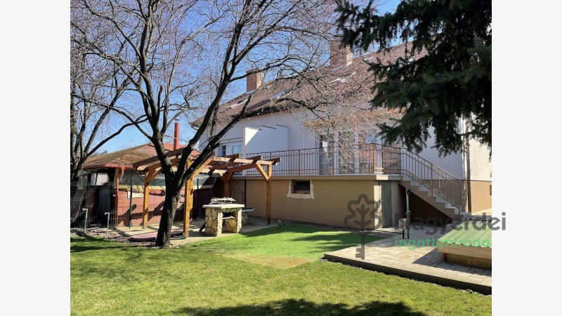 Debrecen, Köntöskert, Ház, ikerház  