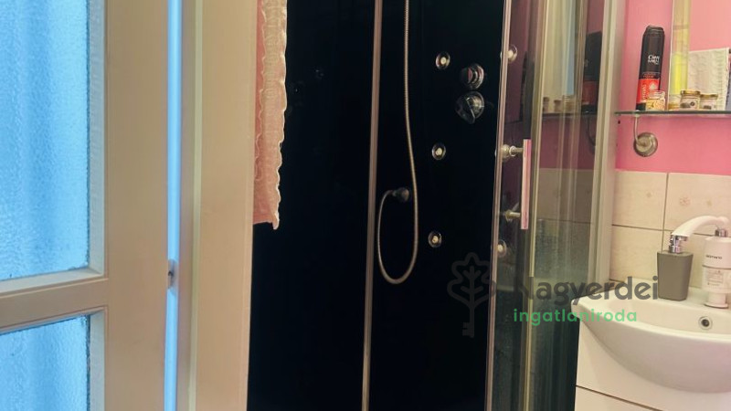 Debrecen, Postakert, Lakás, tégla lakás  