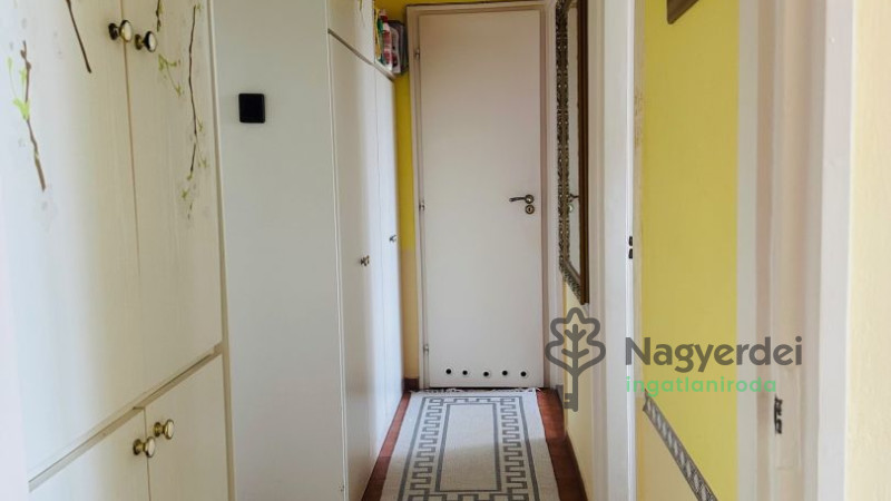 Debrecen, Postakert, Lakás, tégla lakás  