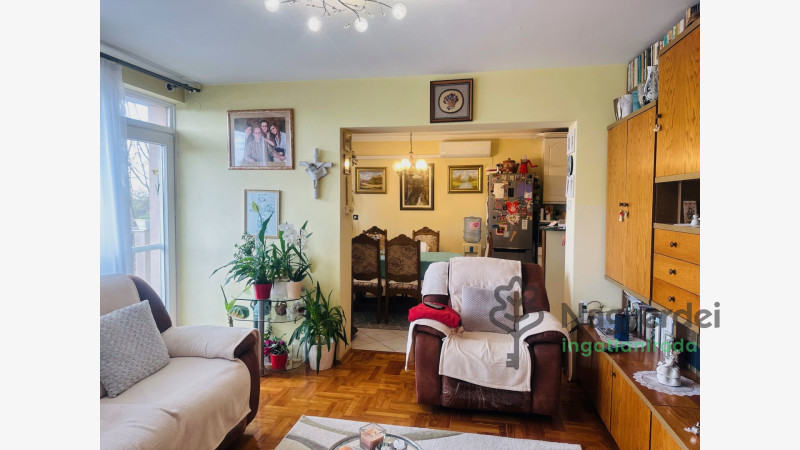 Debrecen, Postakert, Lakás, tégla lakás  