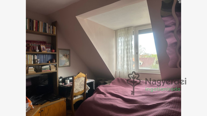 Debrecen, Postakert, Lakás, tégla lakás  