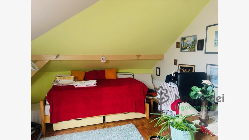 Debrecen, Postakert, Lakás, tégla lakás  