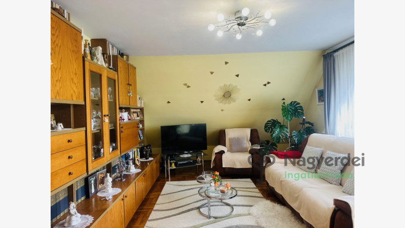 Debrecen, Postakert, Lakás, tégla lakás  