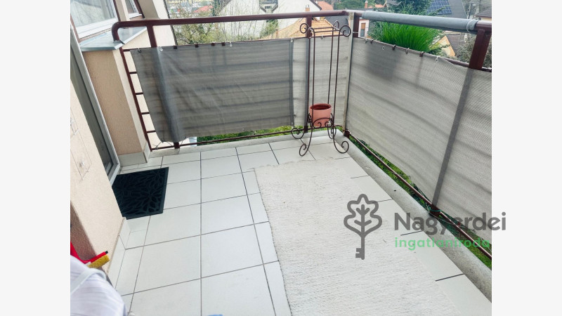 Debrecen, Postakert, Lakás, tégla lakás  