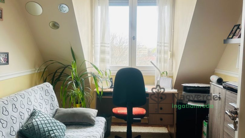 Debrecen, Postakert, Lakás, tégla lakás  