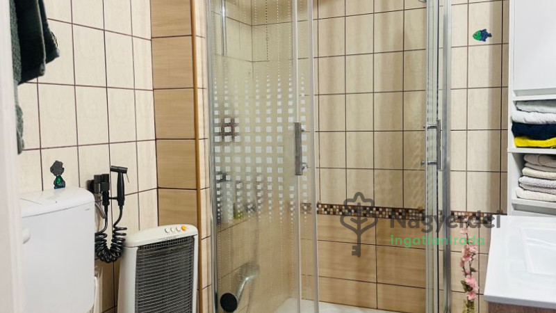 Debrecen, Postakert, Lakás, tégla lakás  