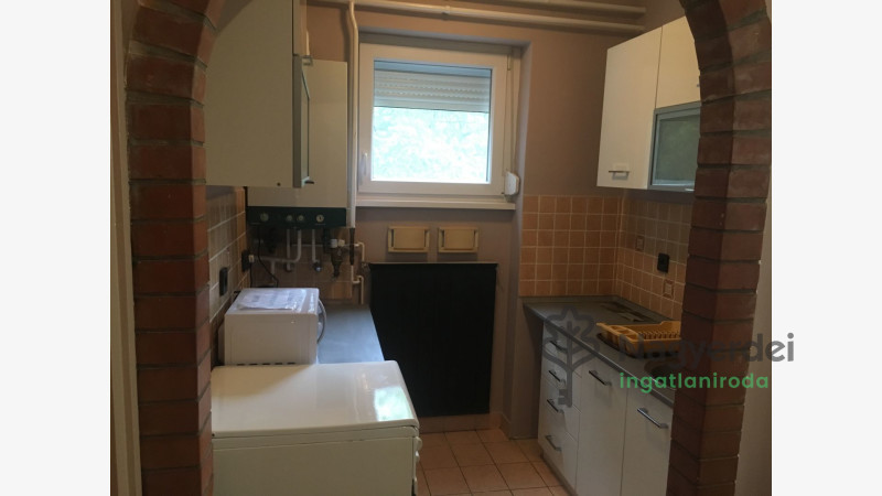 Debrecen, Nagyerdő, Lakás, tégla lakás  