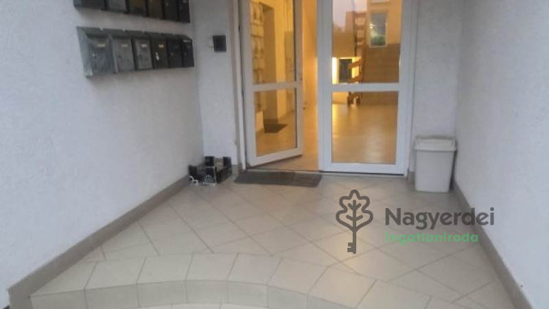 Debrecen, Hatvan utcai kert, Lakás, tégla lakás  