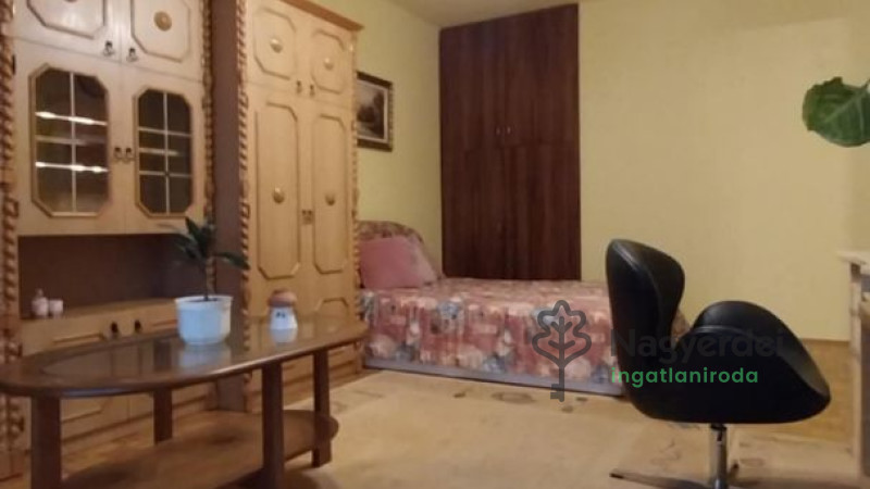 Debrecen, Nagyerdő, Lakás, tégla lakás  