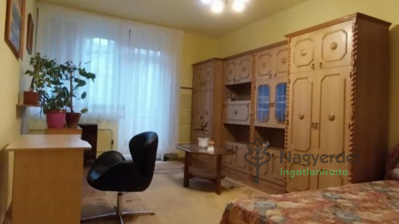 Debrecen, Nagyerdő, Lakás, tégla lakás  