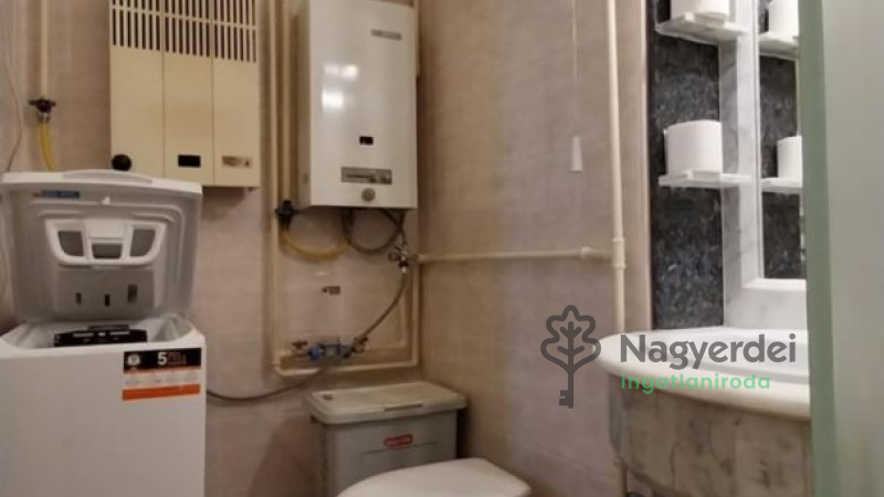 Debrecen, Nagyerdő, Lakás, tégla lakás  