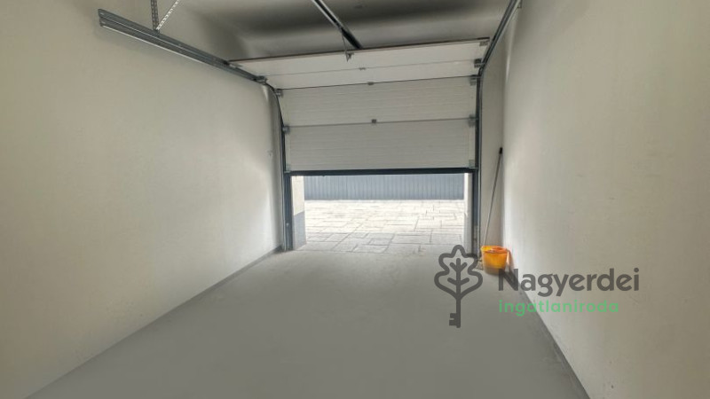 Debrecen, Urrétje, Lakás, tégla lakás  