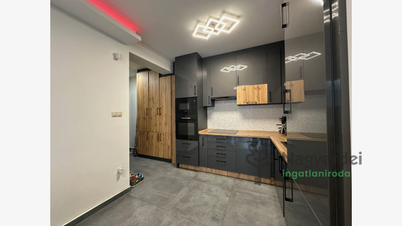 Debrecen, Urrétje, Lakás, tégla lakás  