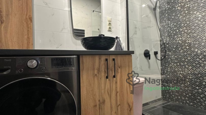 Debrecen, Urrétje, Lakás, tégla lakás  