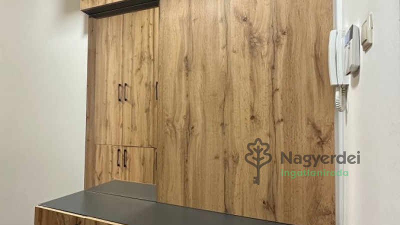 Debrecen, Urrétje, Lakás, tégla lakás  