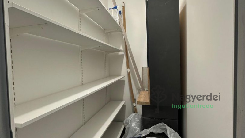 Debrecen, Urrétje, Lakás, tégla lakás  