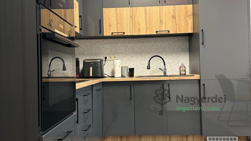 Debrecen, Urrétje, Lakás, tégla lakás  