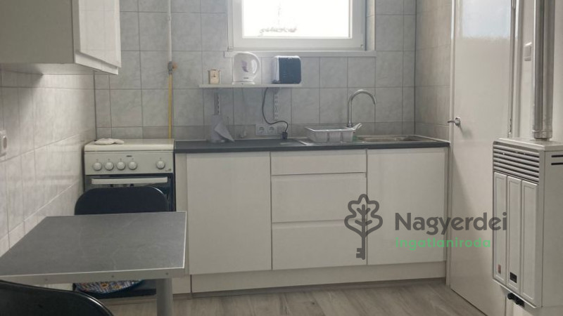 Debrecen, Libakert, Lakás, csúsztatott zsalus  