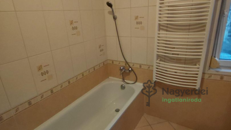 Debrecen, Sestakert, Lakás, tégla lakás  