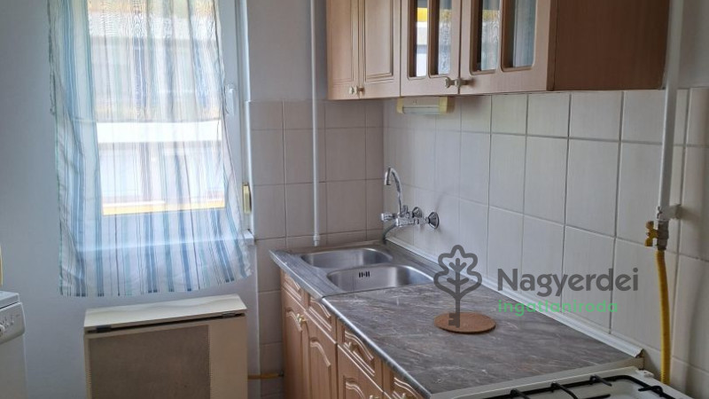 Debrecen, Nagyerdő, Lakás, tégla lakás  