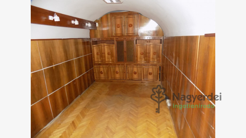 Debrecen, Belváros, Üzlethelyiség, nem üzletközpontban  