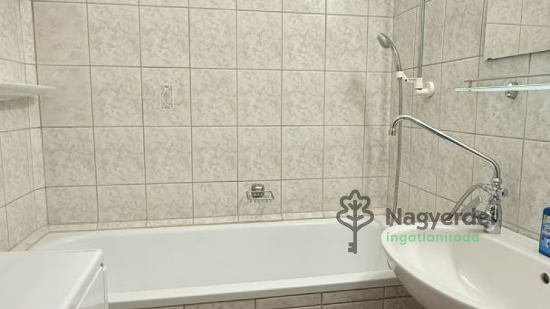 Debrecen, Sestakert, Lakás, tégla lakás  