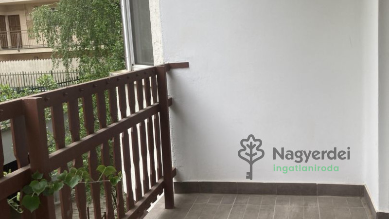 Debrecen, Nagyerdő, Lakás, tégla lakás  