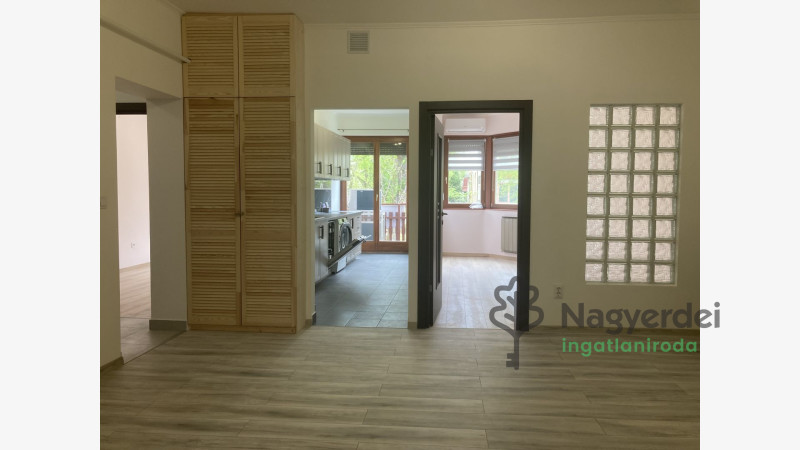 Debrecen, Nagyerdő, Lakás, tégla lakás  