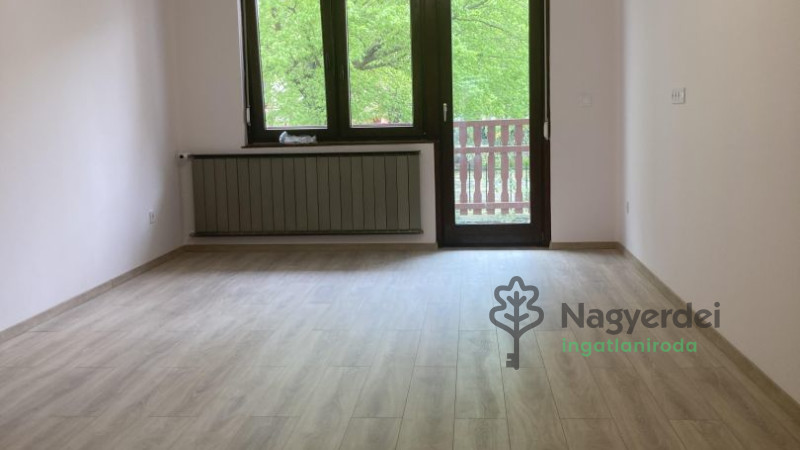 Debrecen, Nagyerdő, Lakás, tégla lakás  