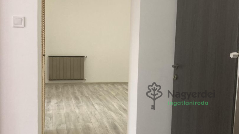 Debrecen, Nagyerdő, Lakás, tégla lakás  