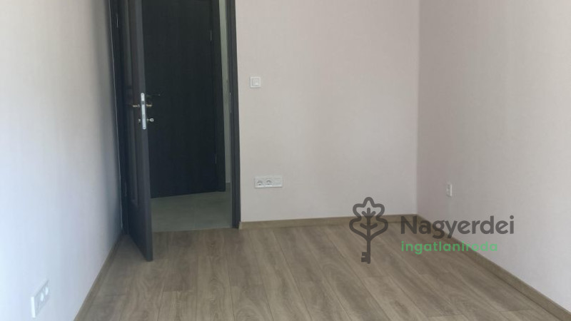 Debrecen, Nagyerdő, Lakás, tégla lakás  