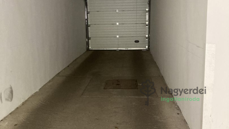 Debrecen, Nagyerdő, Lakás, tégla lakás  